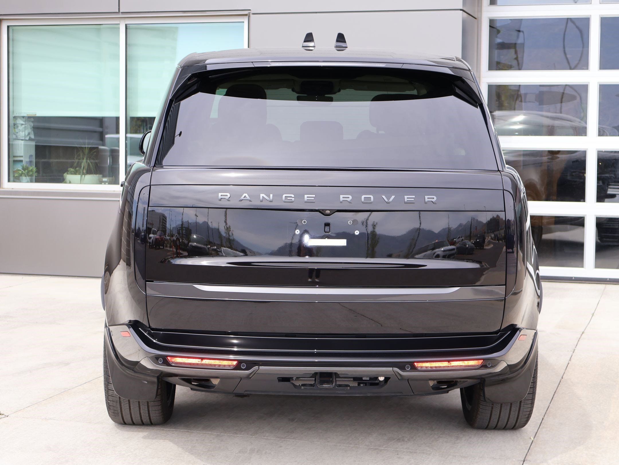 Certified Used 2025 Obsidian Black Metallic Land Rover SE image 7