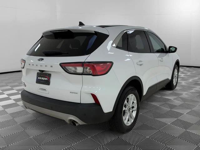 Used 2022 White Ford SE image 5
