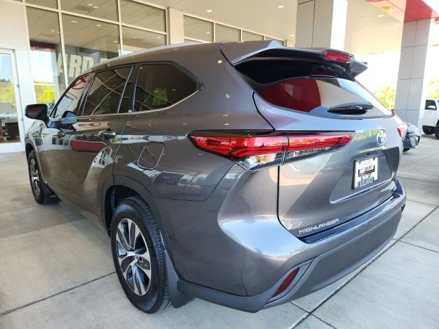Used 2022 Gray Toyota XLE image 9