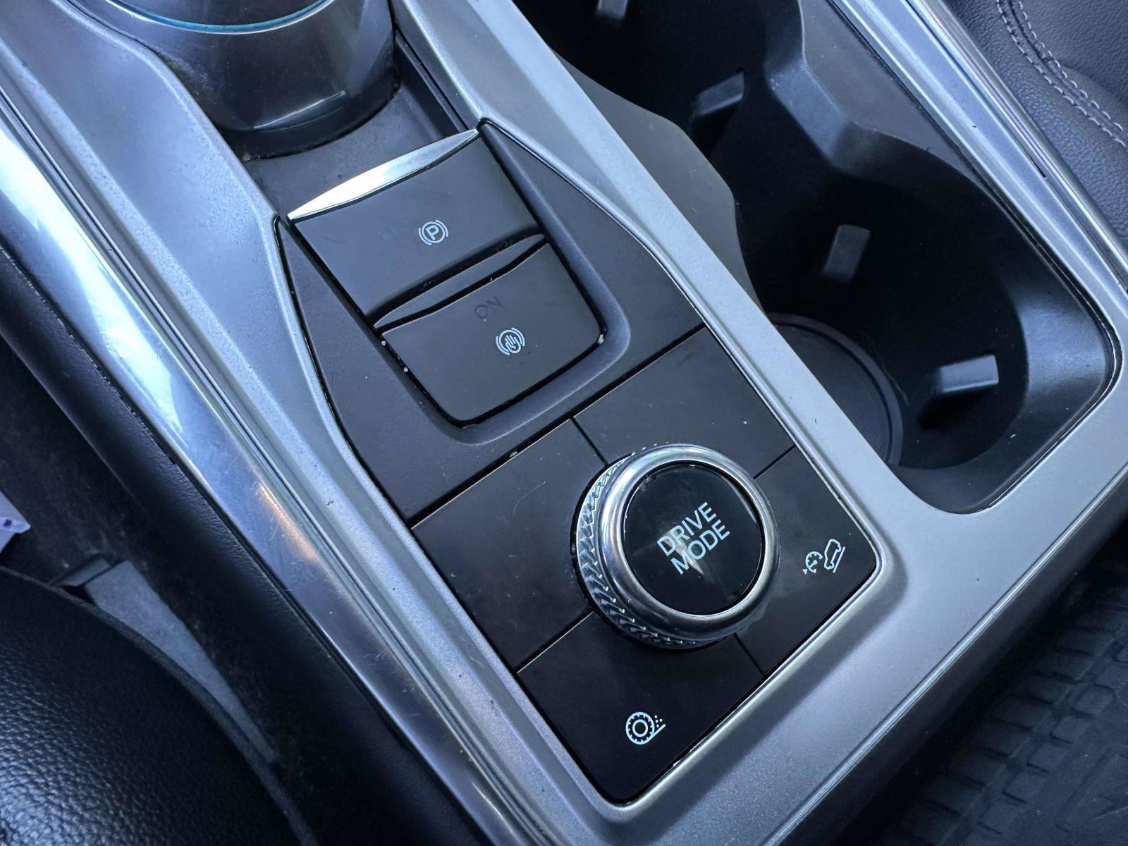 Used 2023 White Ford Limited image 22