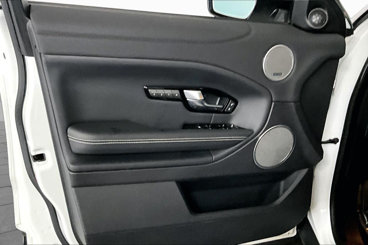 Used 2018 Fuji White Land Rover HSE image 22