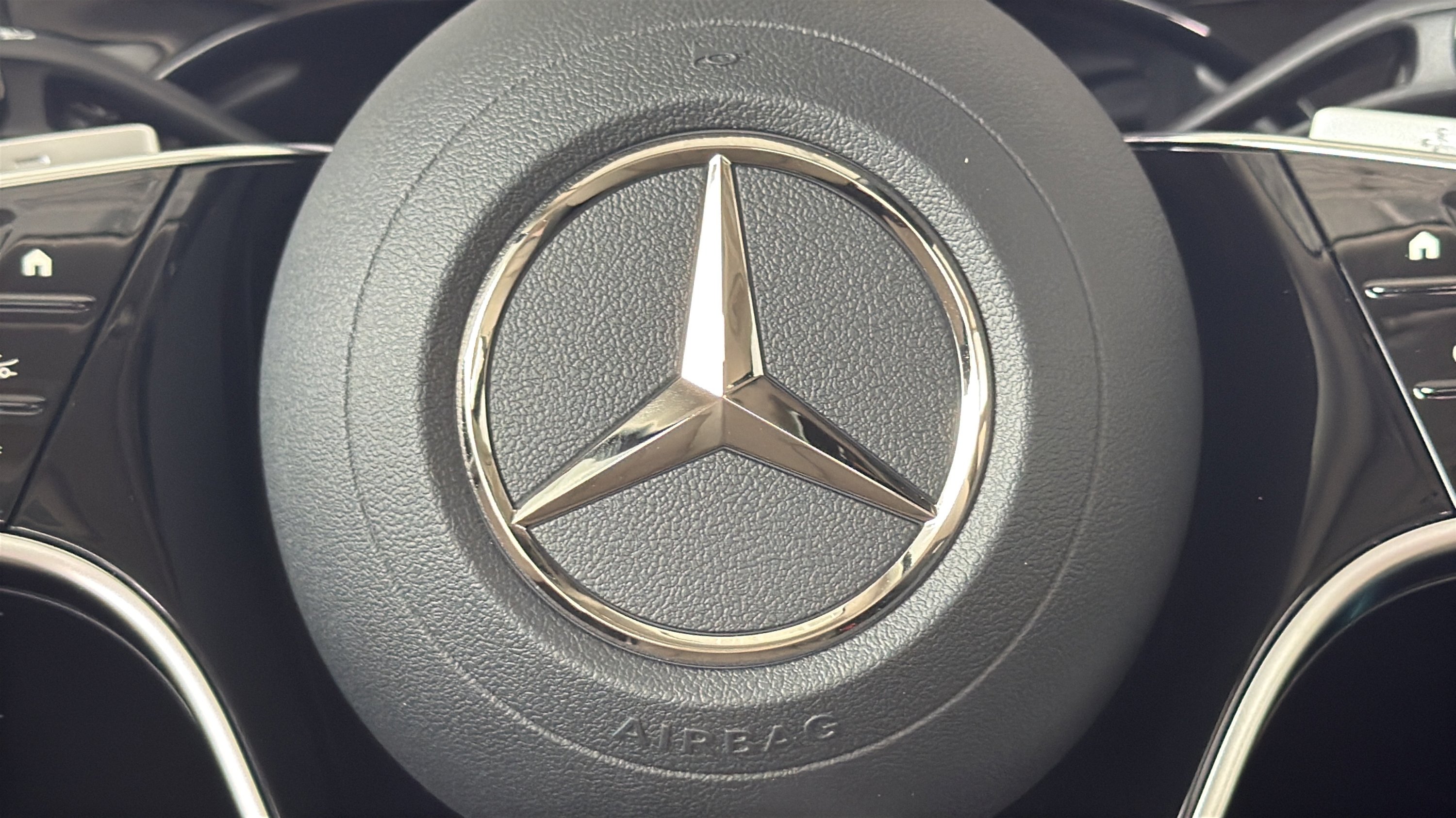 New 2027 MANUFAKTUR Moonlight White Metallic Mercedes-Benz E 450 image 25