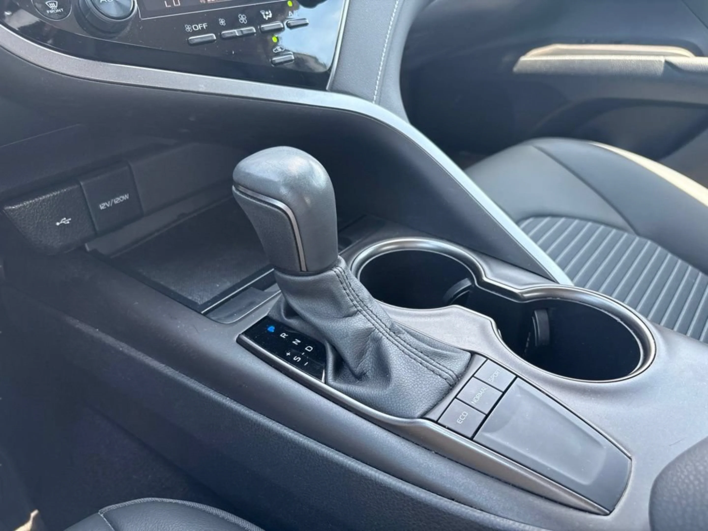 Used 2024 Ice Toyota SE image 13