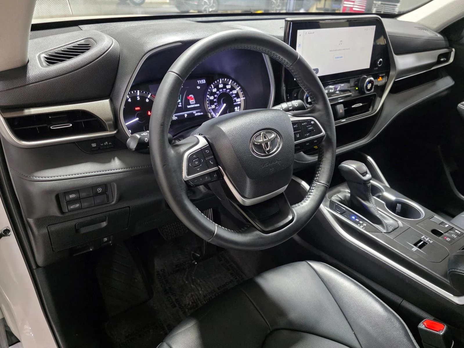 Used 2023 Wind Chill Pearl Toyota XLE image 25