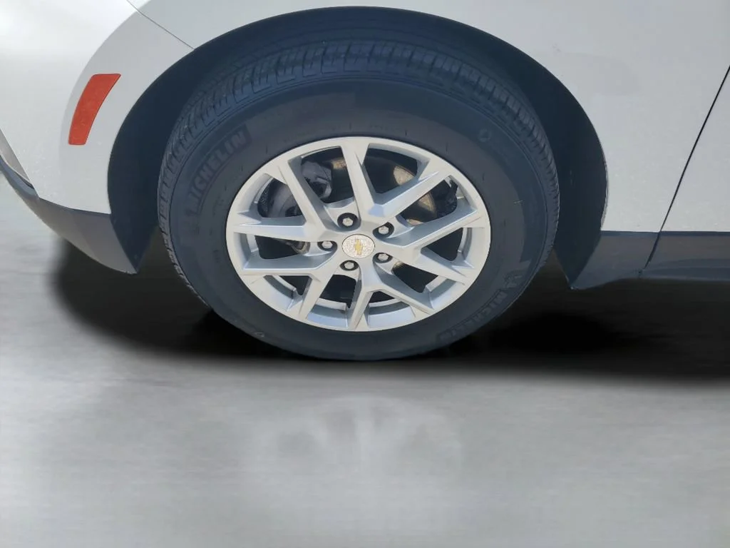 Used 2024 Summit White Chevrolet LT image 25