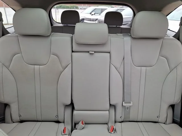 Used 2024 Black Kia S image 19
