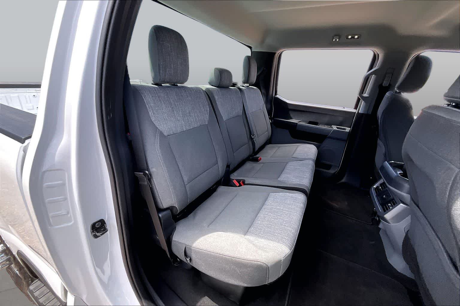 Used 2024 Oxford White Ford XLT image 19
