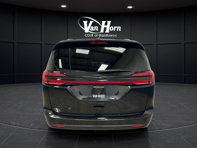Used 2023 Brilliant Black Crystal Pearlcoat Chrysler Touring L image 6