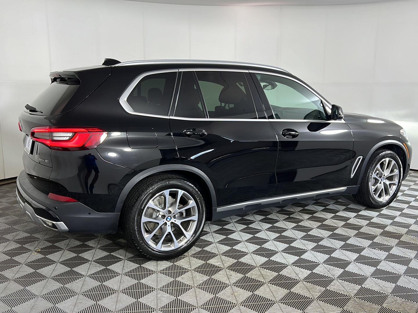 Used 2020 Jet Black BMW xDrive40i image 5