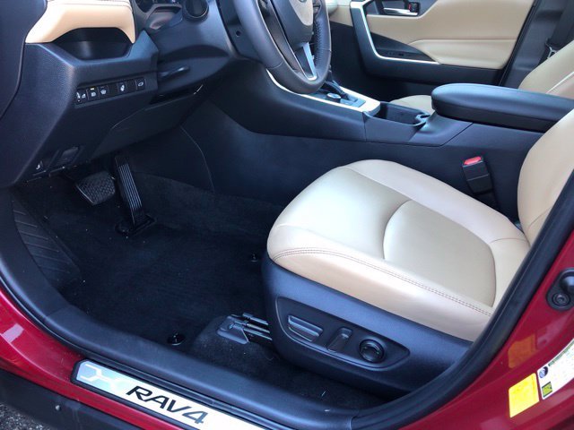 Used 2024 Pearl Toyota XLE Premium image 23