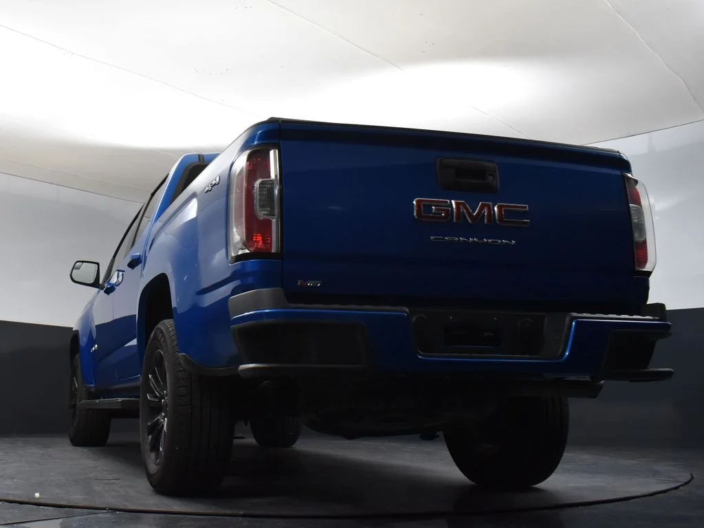 Used 2022 Blue Metallic GMC Elevation image 11