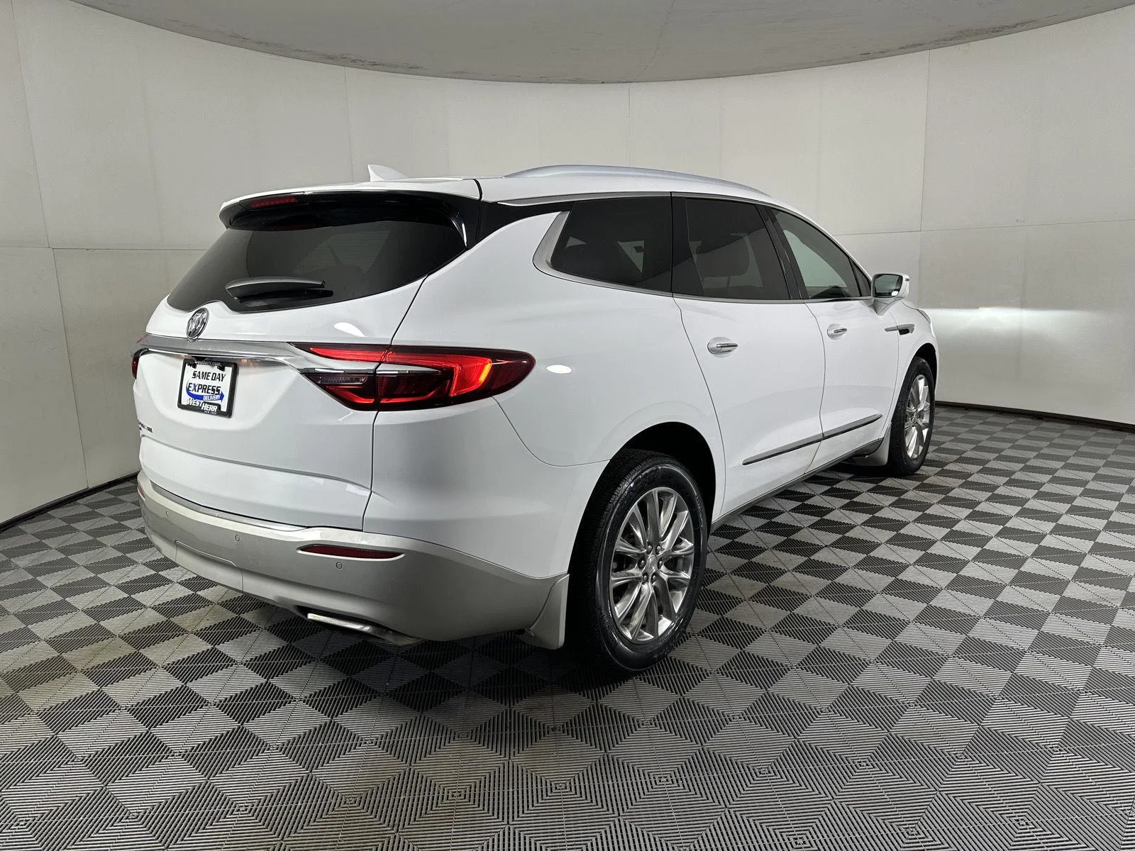 Used 2020 Summit White Buick Premium image 33