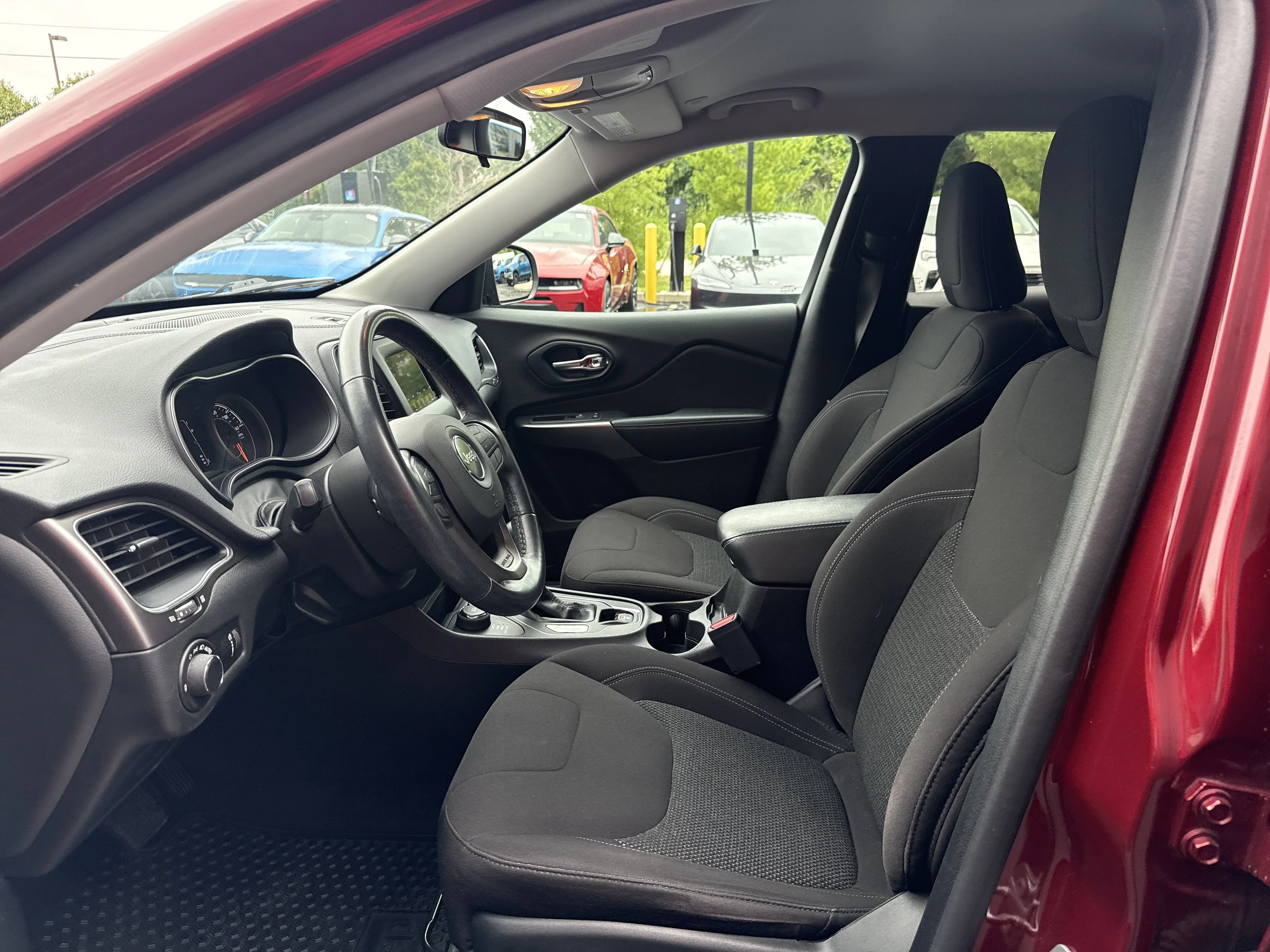 Used 2020 Velvet Red Pearlcoat Jeep Latitude image 5