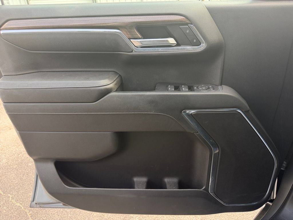 Used 2023 STERLING GRAY METALLIC Chevrolet LT image 22