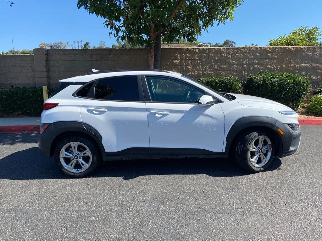 Used 2023 White Hyundai SEL image 6