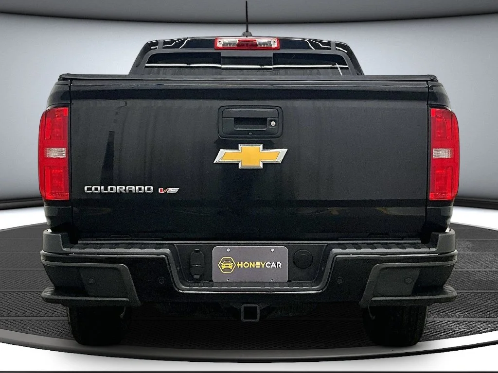 Used 2020 Black Chevrolet Z71 image 5