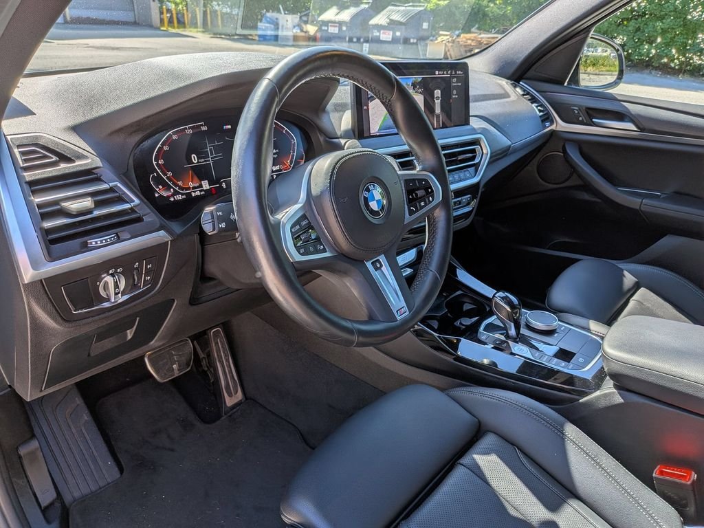 Used 2024 Gray BMW xDrive30i image 14