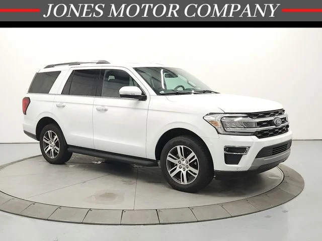 Used 2024 White Ford Limited image 1