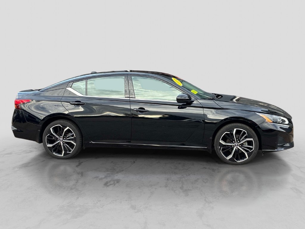 Used 2024 Black Nissan 2.5 SR image 8