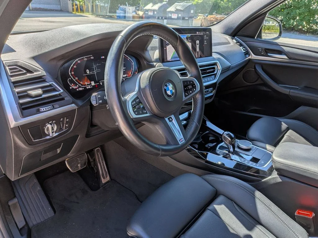 Used 2024 Gray BMW xDrive30i image 14