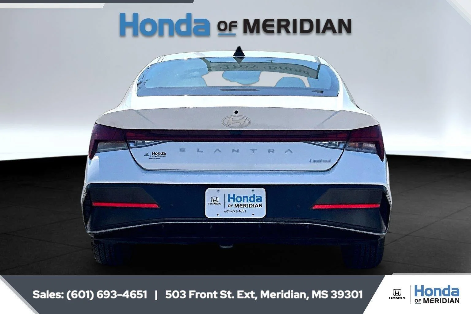 Used 2024 Serenity White Hyundai Limited image 4