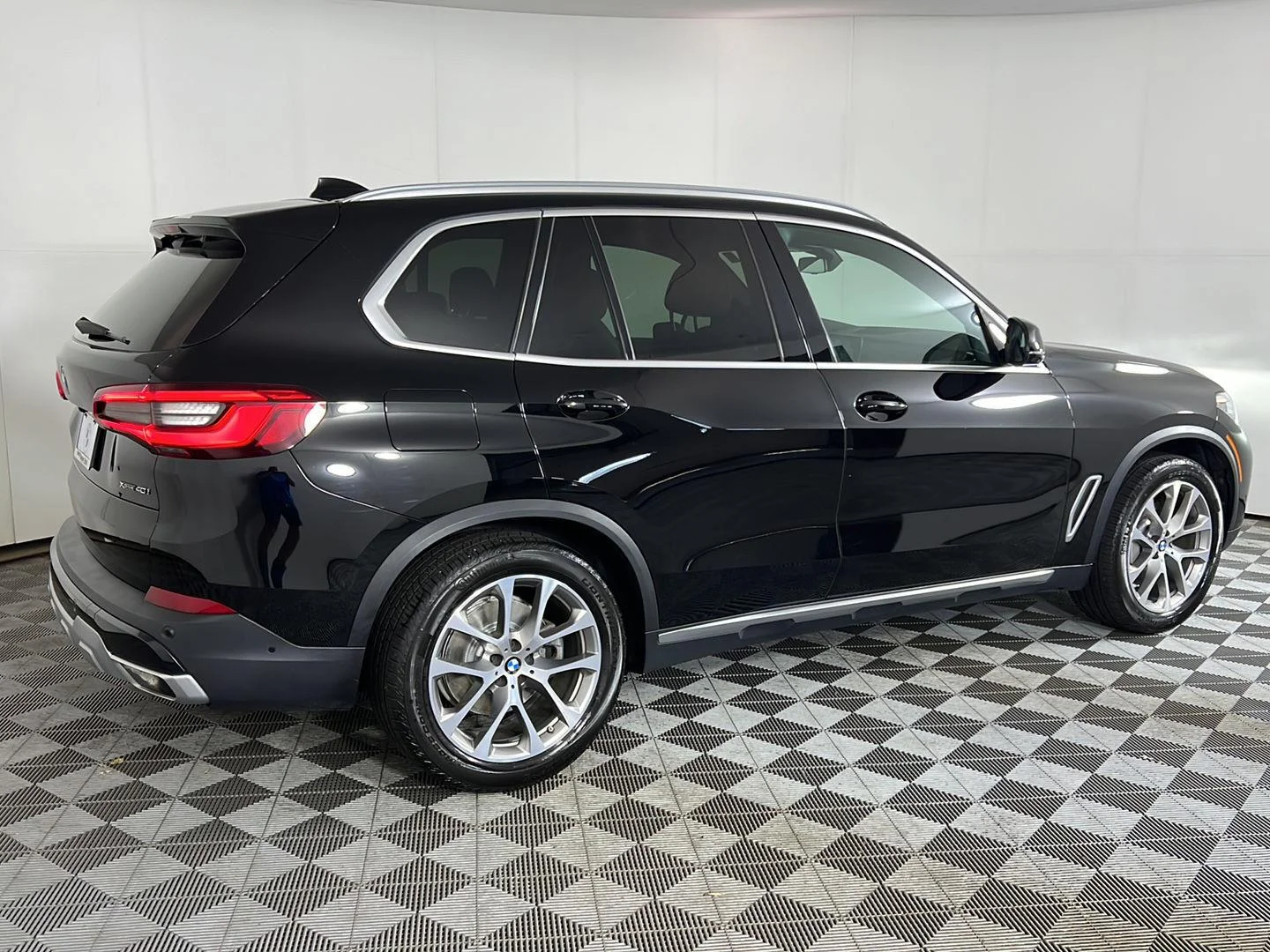 Used 2020 Jet Black BMW xDrive40i image 5