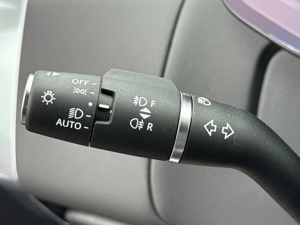 New 2026 Amethyst Grey Purple in Gloss finish Land Rover SE 7 Seats image 8