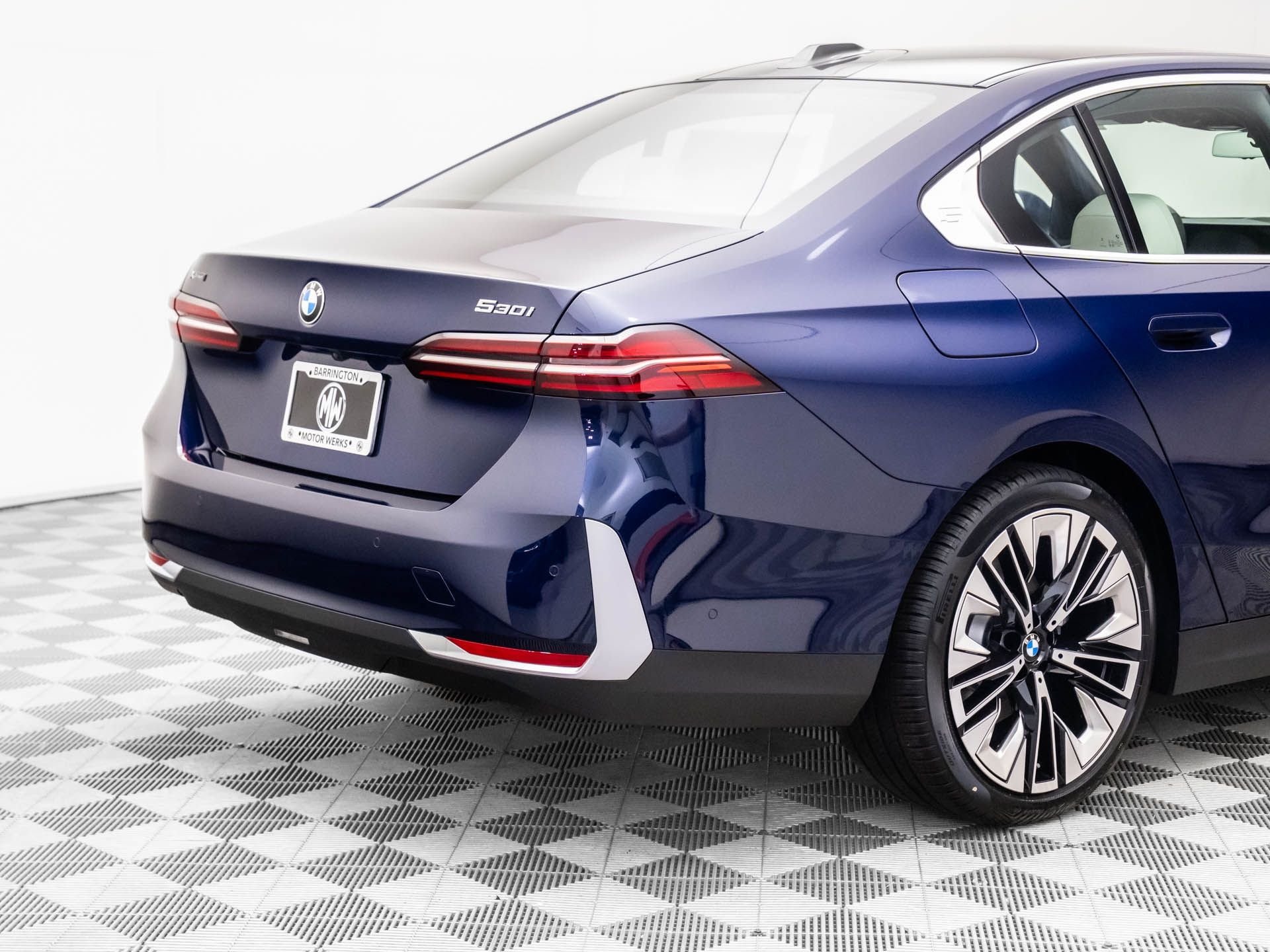 New 2026 Tanzanite Blue II Metallic BMW 530i xDrive image 32