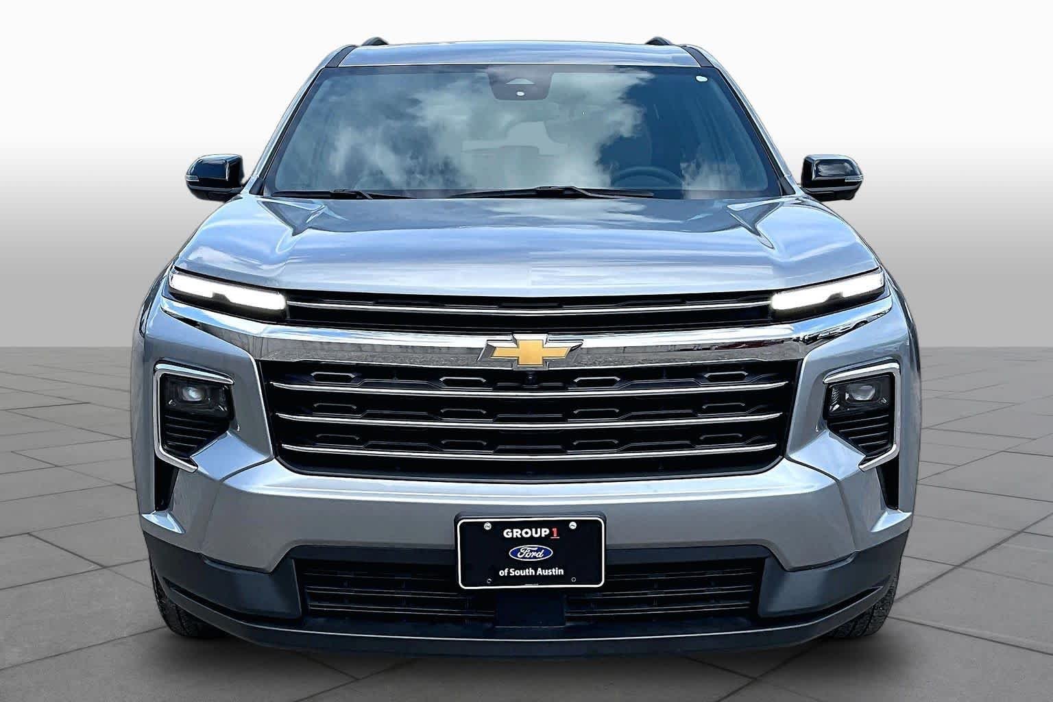 Used 2024 Sterling Gray Metallic Chevrolet FWD LT image 4