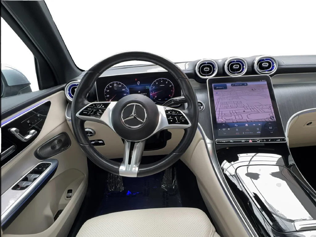 Used 2023 Silver Mercedes-Benz GLC 300 image 37