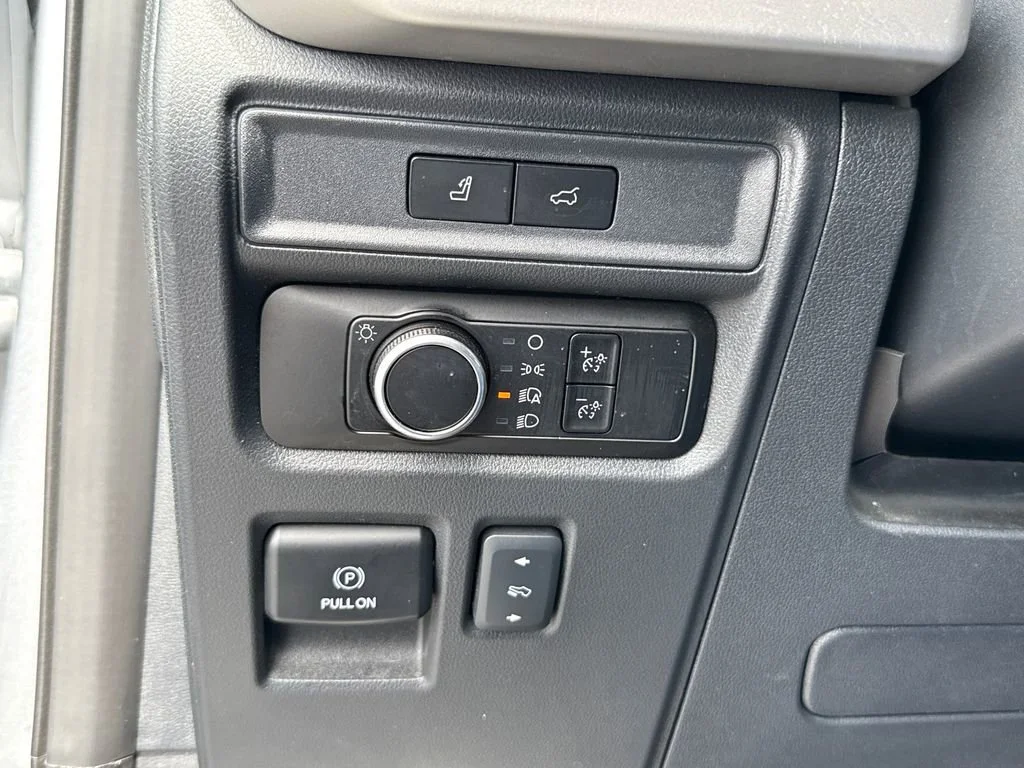 Used 2024 Silver Ford XLT image 29