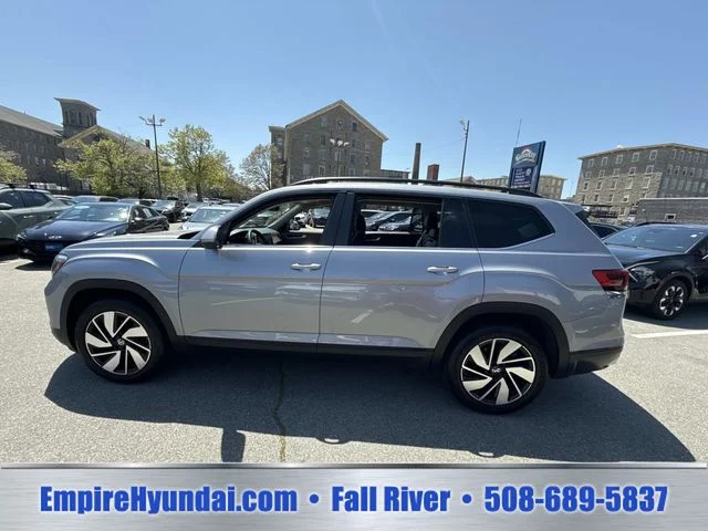 Used 2024 Gray Volkswagen 2.0T SE w/Technology image 11