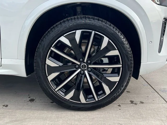 2026 Volvo XC90 Plus - Photo 9
