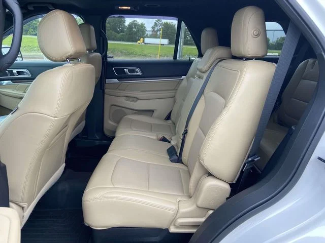 Used 2016 White Ford Limited image 10