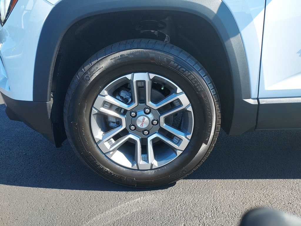 New 2027 Summit White GMC Elevation image 10