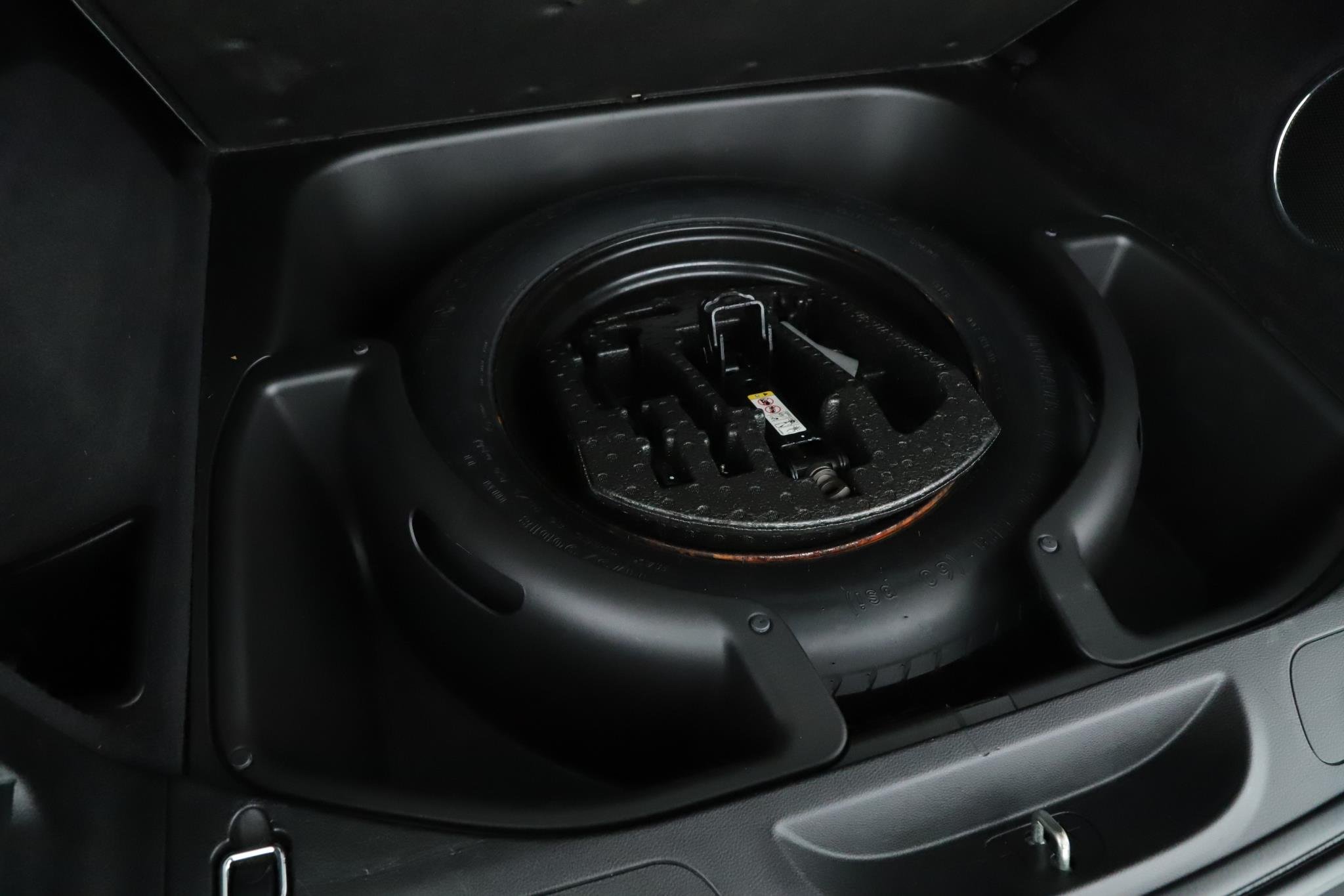 Used 2015 Bright White Clearcoat Jeep Altitude image 18