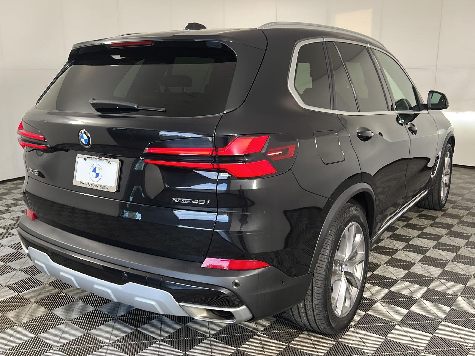 Used 2025 Black Sapphire Metallic BMW xDrive40i image 6