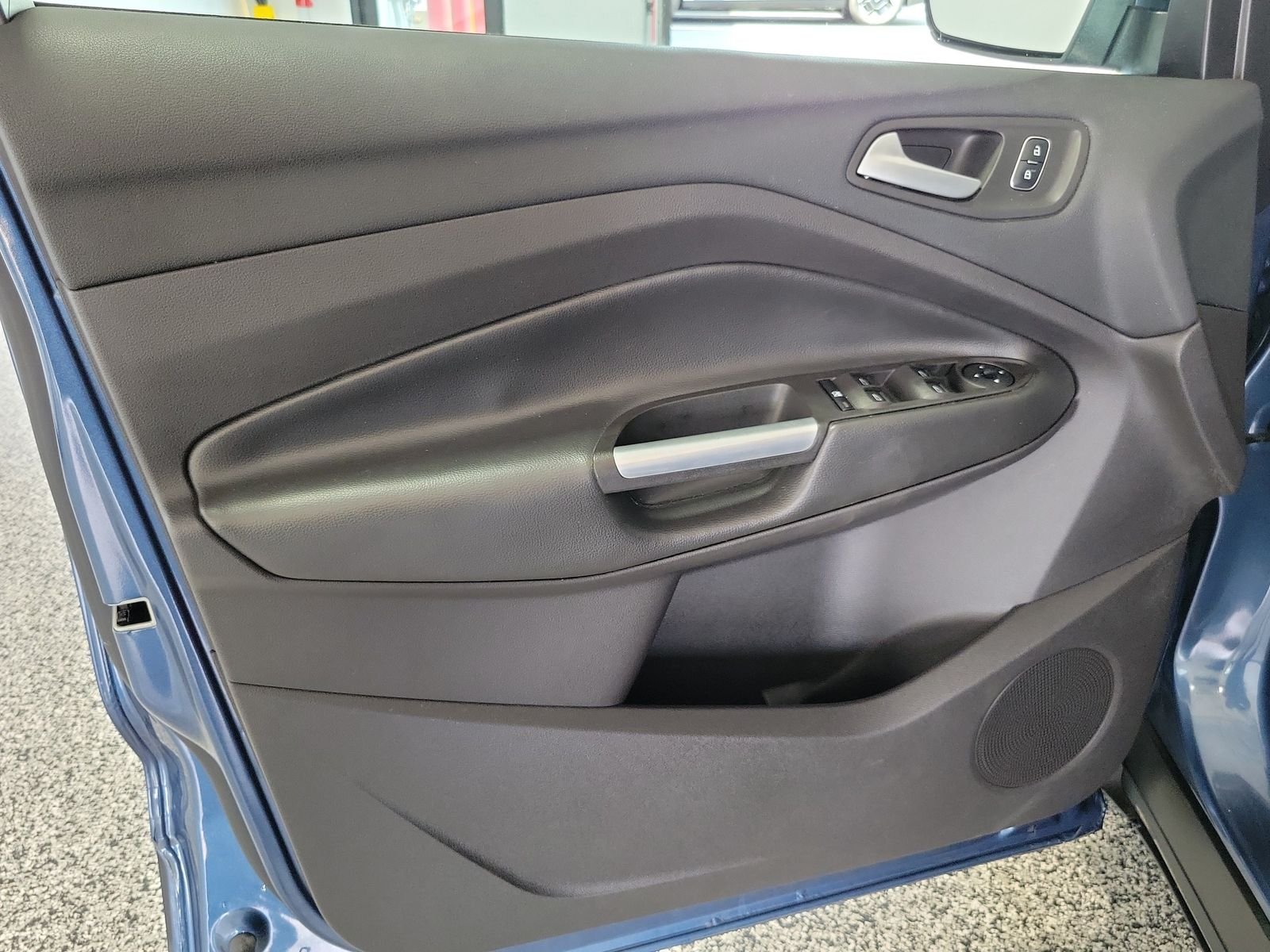 Used 2018 Blue Ford SE image 6