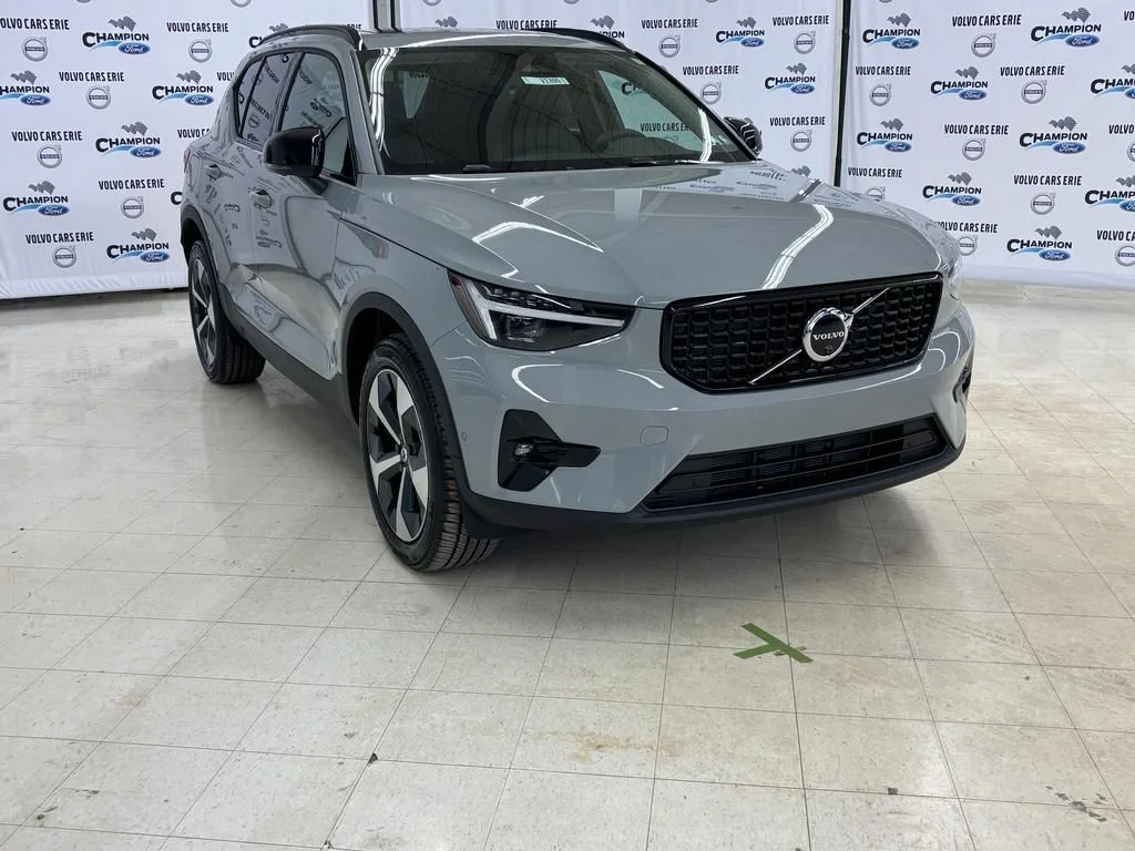 2026 Volvo XC40 B5 Plus Dark AWD's photo
