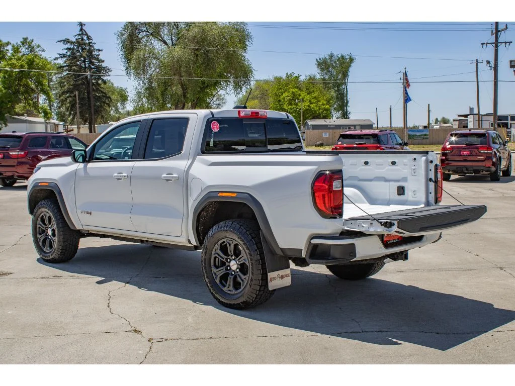 2025 GMC Canyon AT4 - Photo 9