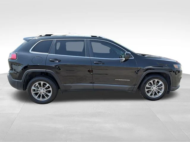 Used 2019 Black Jeep Latitude Plus image 8