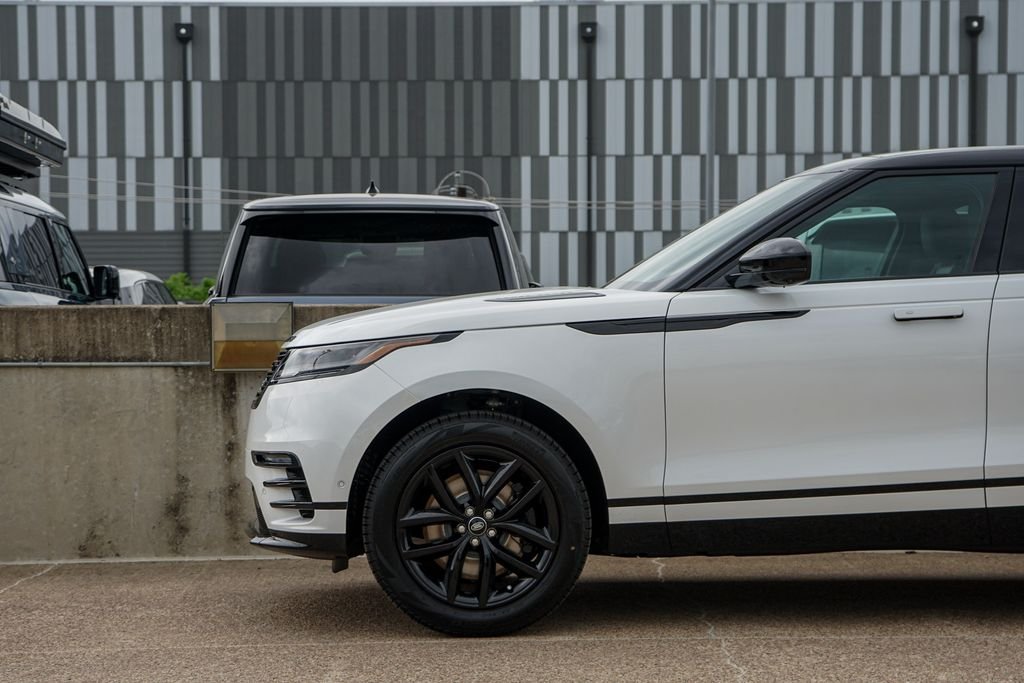 New 2026 Ostuni Pearl White Land Rover Dynamic SE image 7