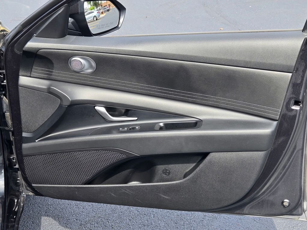 Used 2023 Gray Hyundai SE image 8