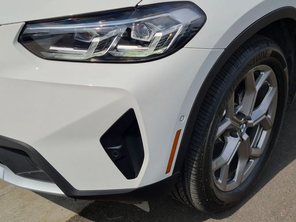 Used 2024 White BMW sDrive30i image 23