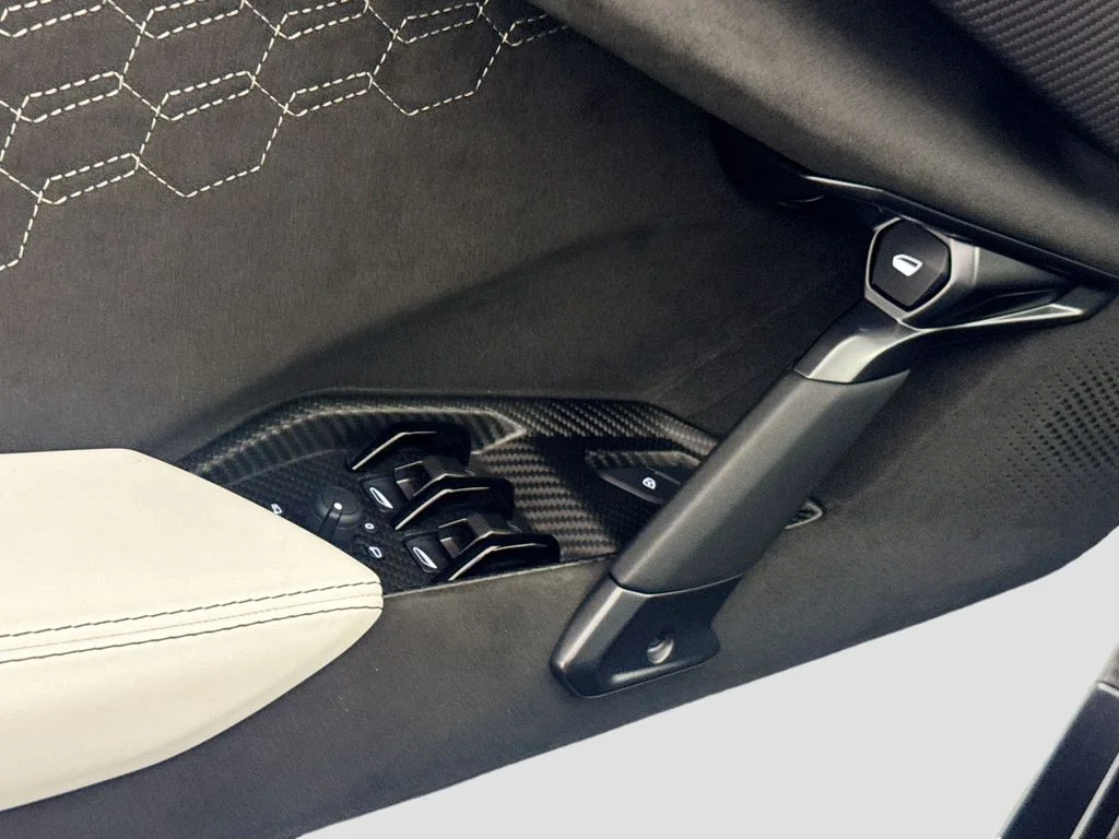 Used 2024  Lamborghini  image 18