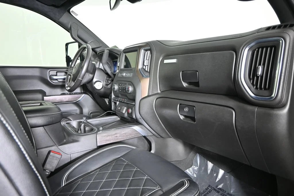 Used 2019 BLACK Chevrolet Custom Trail Boss image 15