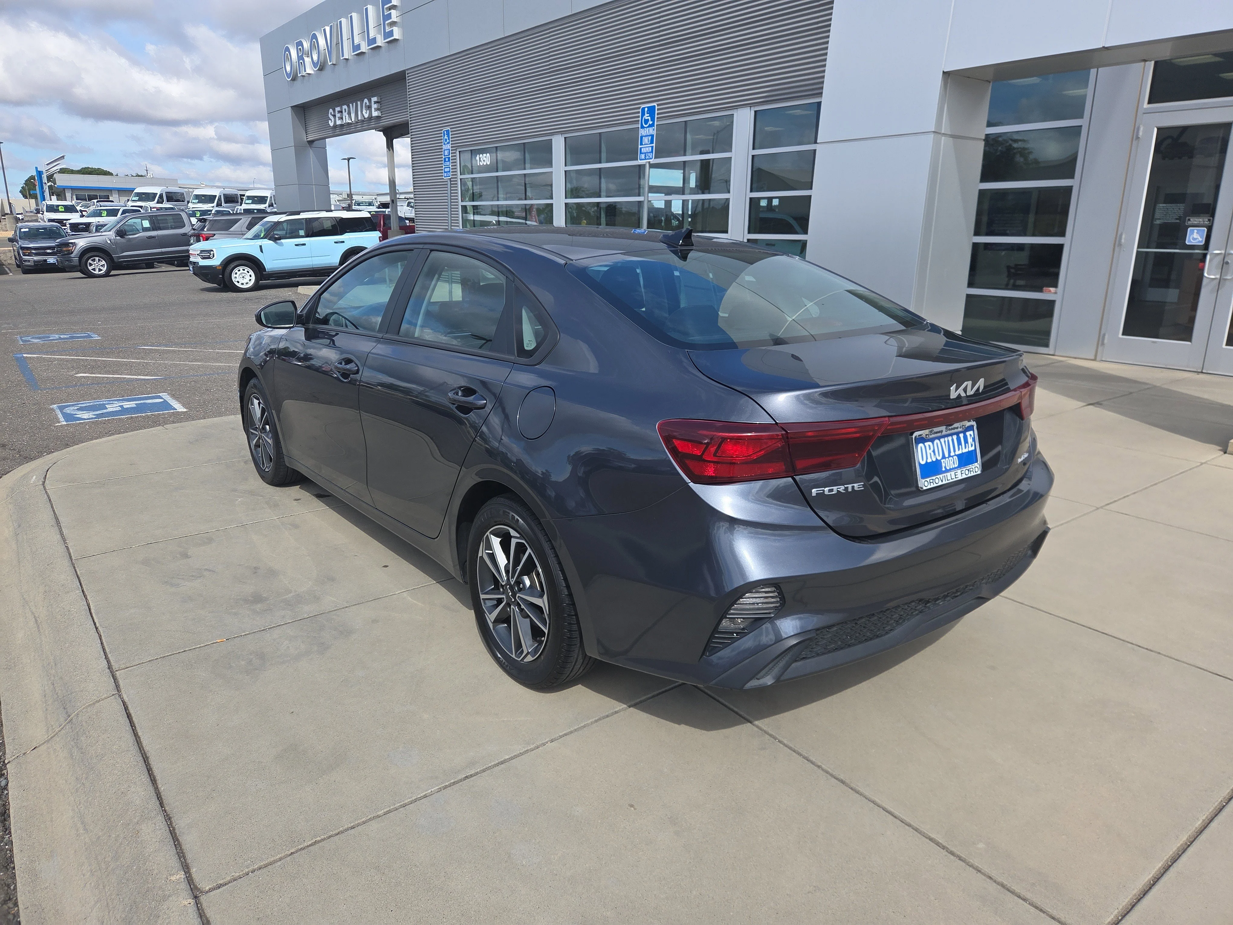 Used 2023 Gravity Gray Kia LXS image 3
