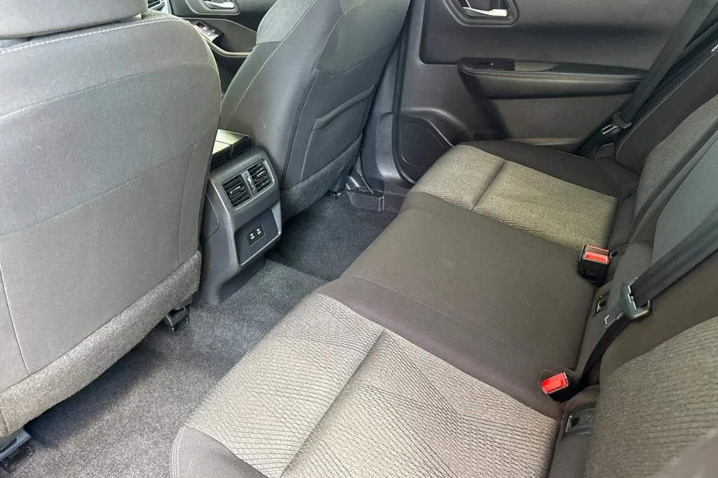 2025 Nissan Rogue SV - Photo 16