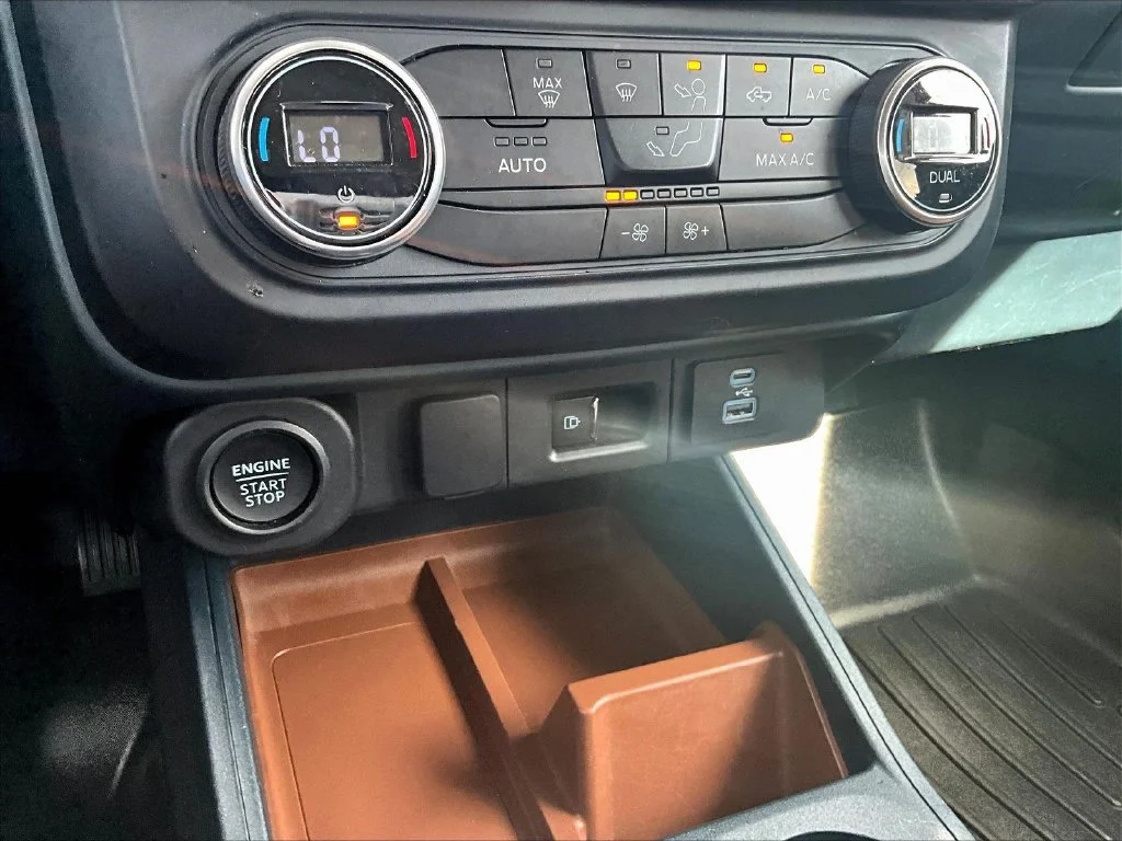 Used 2022 Red Ford Lariat image 19