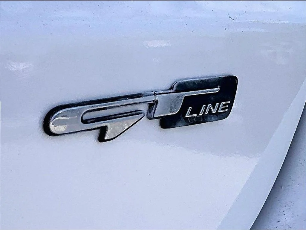 Used 2021 White Kia GT-Line image 9